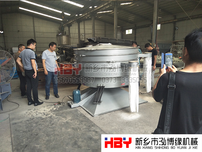 山西忻州市的客戶(hù)細(xì)沙篩分來(lái)我廠試機(jī)進(jìn)行分選